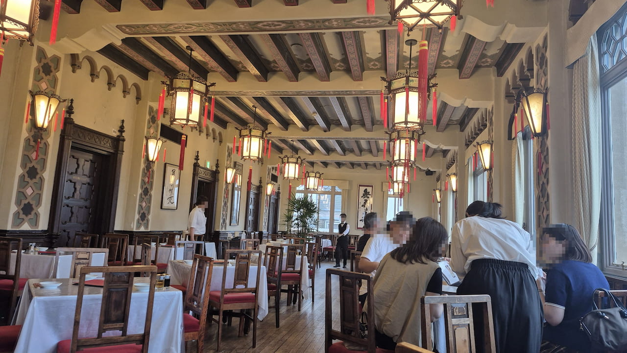 東華彩館本店の内観